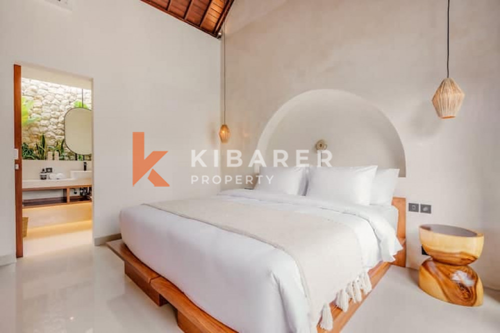 Charming Three Bedroom Villa with rice field view in Canggu area