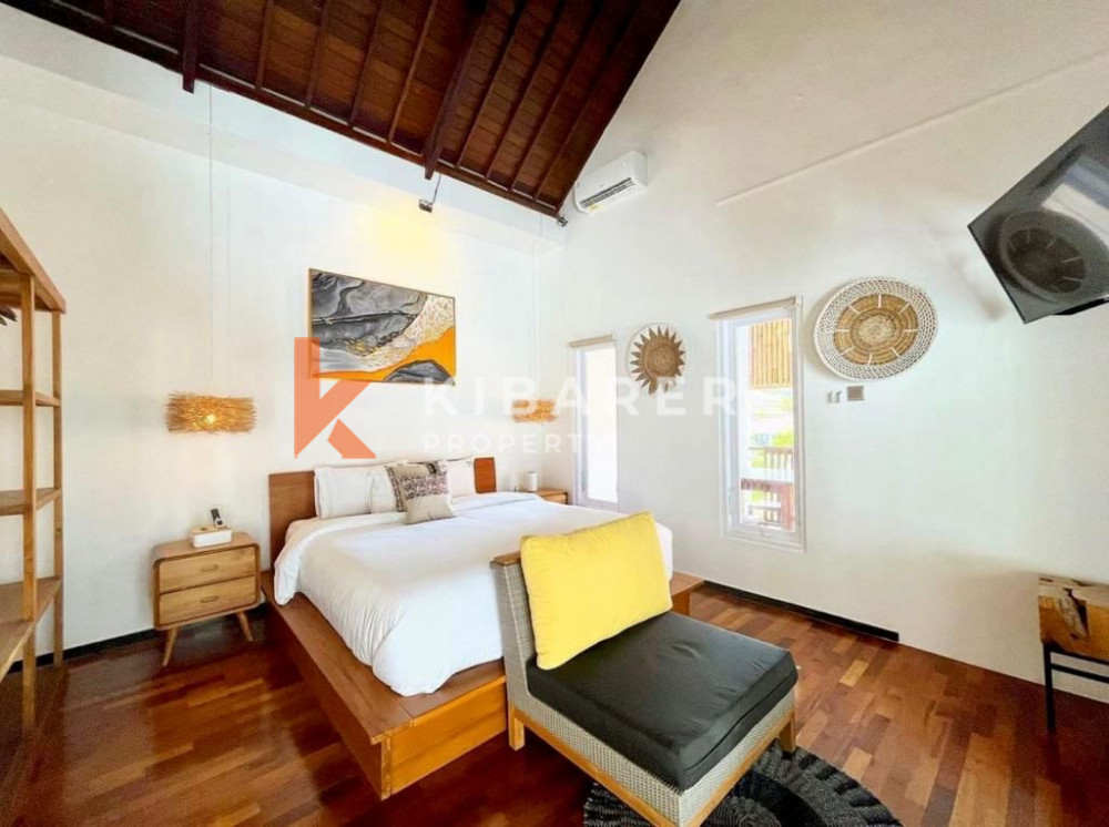 Vila tiga kamar tidur yang megah dalam jarak berjalan kaki dari pantai Canggu