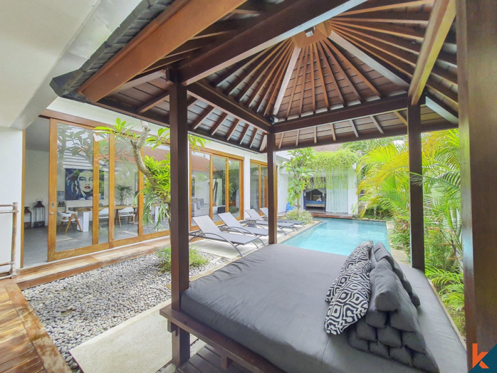 ROI Villa de quatre chambres dans le centre de Seminyak