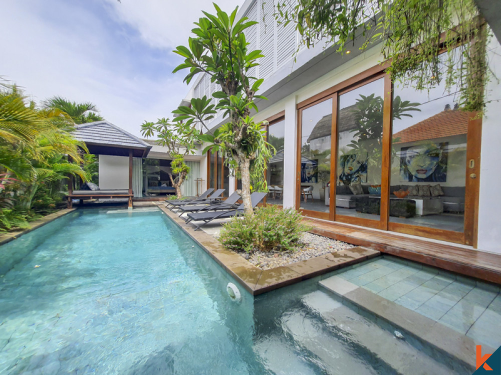 ROI Villa de quatre chambres dans le centre de Seminyak