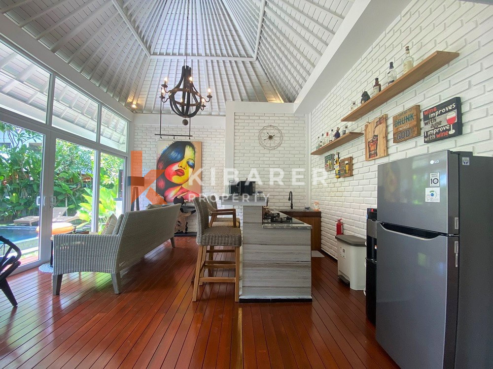 Gorgeous Three Bedroom Villa walking distance to Canggu Beach ( Available 4th April )