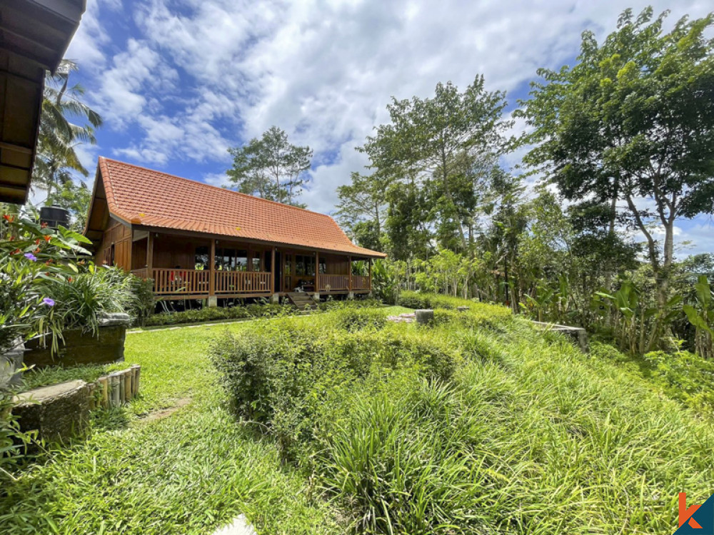 Freehold Wooden House with Amazing View in Gianyar