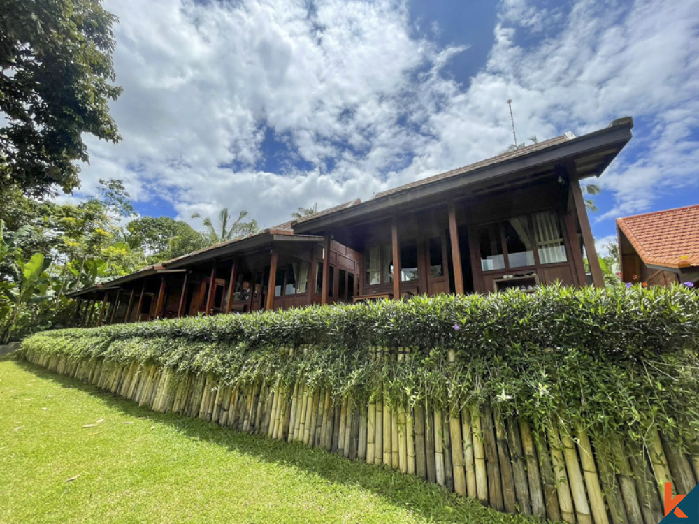 A vendre Maison en bois avec vue imprenable à Gianyar