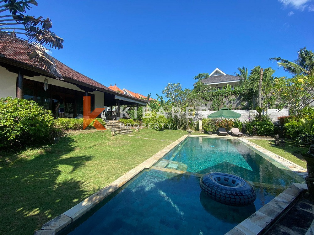 Homey Vila Tiga Kamar Tidur dengan pemandangan sawah di Canggu