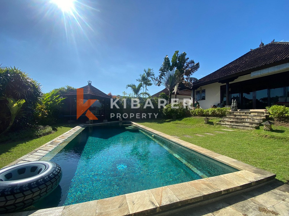 Homey Three Bedroom Villa with rice field view in Canggu