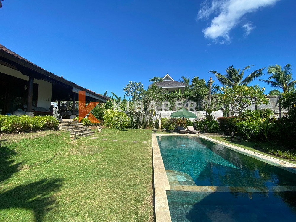 Homey Three Bedroom Villa with rice field view in Canggu