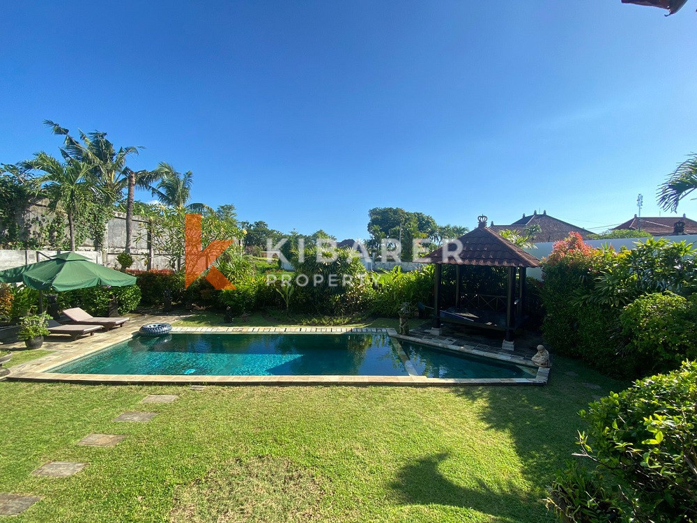 Homey Three Bedroom Villa with rice field view in Canggu