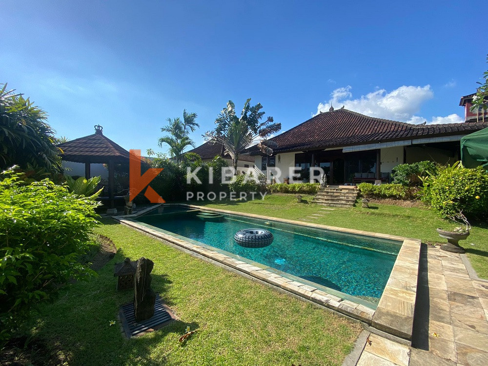 Homey Three Bedroom Villa with rice field view in Canggu