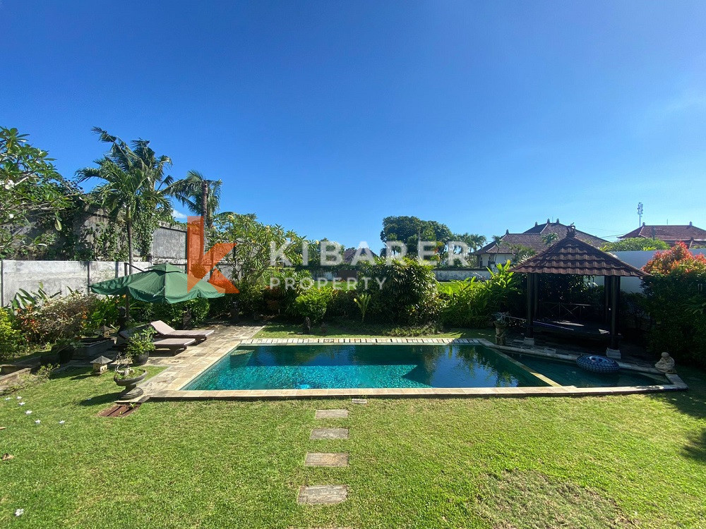 Homey Three Bedroom Villa with rice field view in Canggu