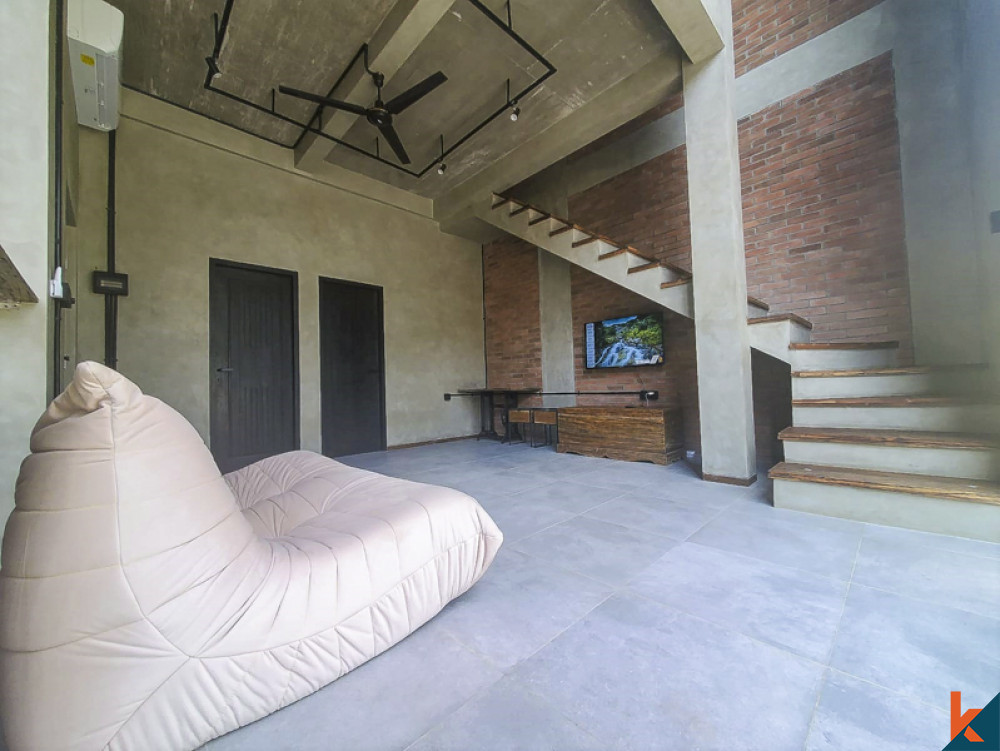 Loft flambant neuf de style industriel à Canggu