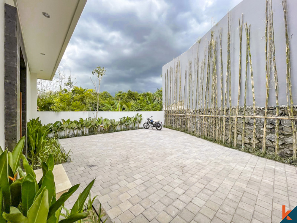 Villa Tropis Baru untuk Disewakan di Padonan