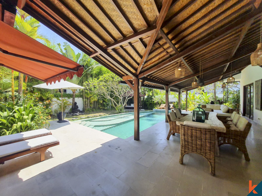 Perpaduan Villa Modern Tradisional dengan ROI Bagus Dijual di Berawa