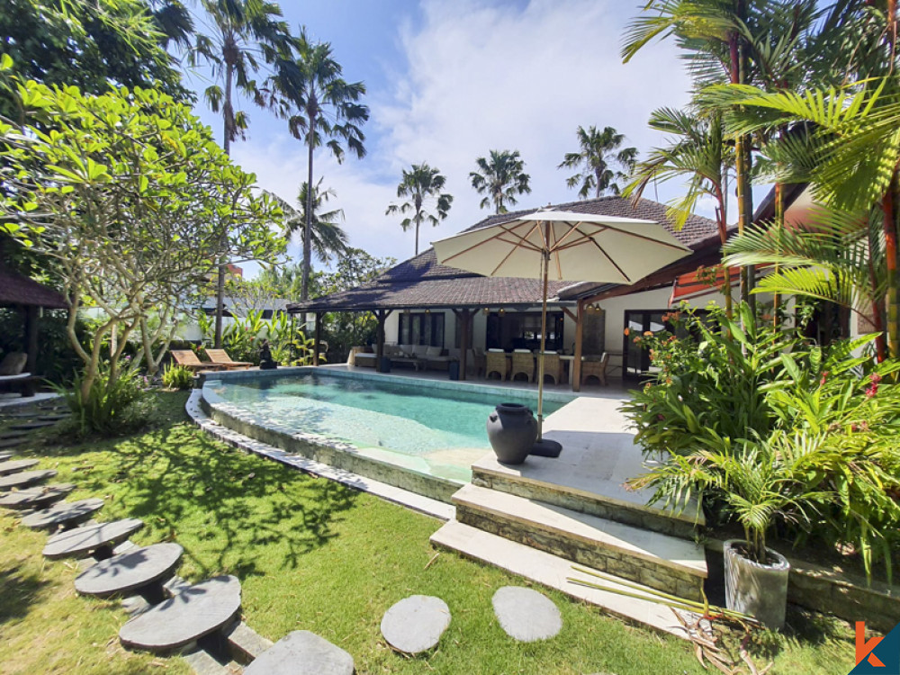 Perpaduan Villa Modern Tradisional dengan ROI Bagus Dijual di Berawa