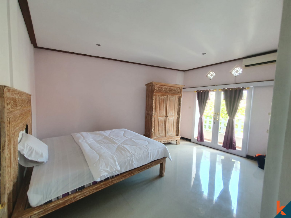 Rumah 3 Kamar Tidur Semi Perabotan Dijual di Berawa - Hanya 5 Menit dari Pantai