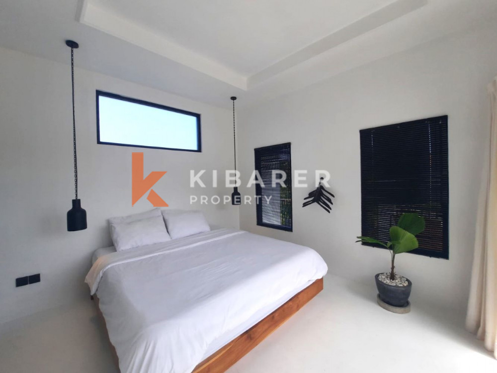 Nouvelle belle villa fermée de trois chambres située à Canggu