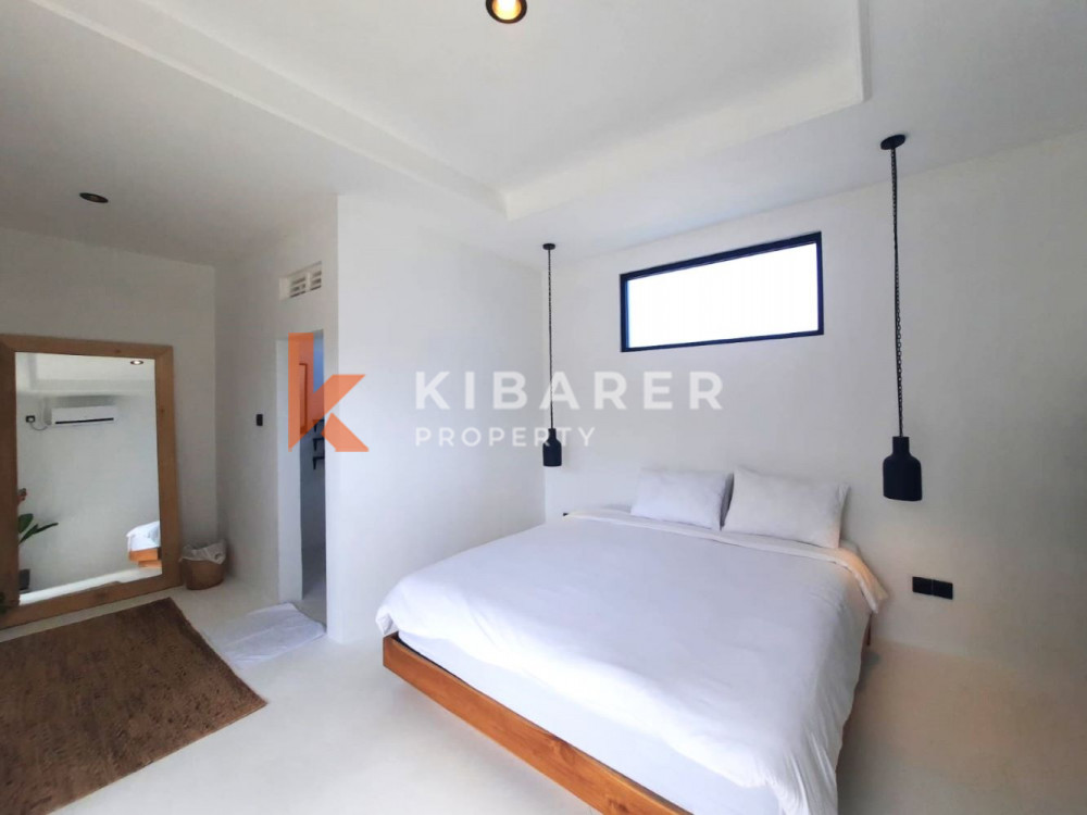 Nouvelle belle villa fermée de trois chambres située à Canggu