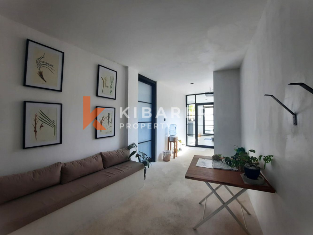 Nouvelle belle villa fermée de trois chambres située à Canggu