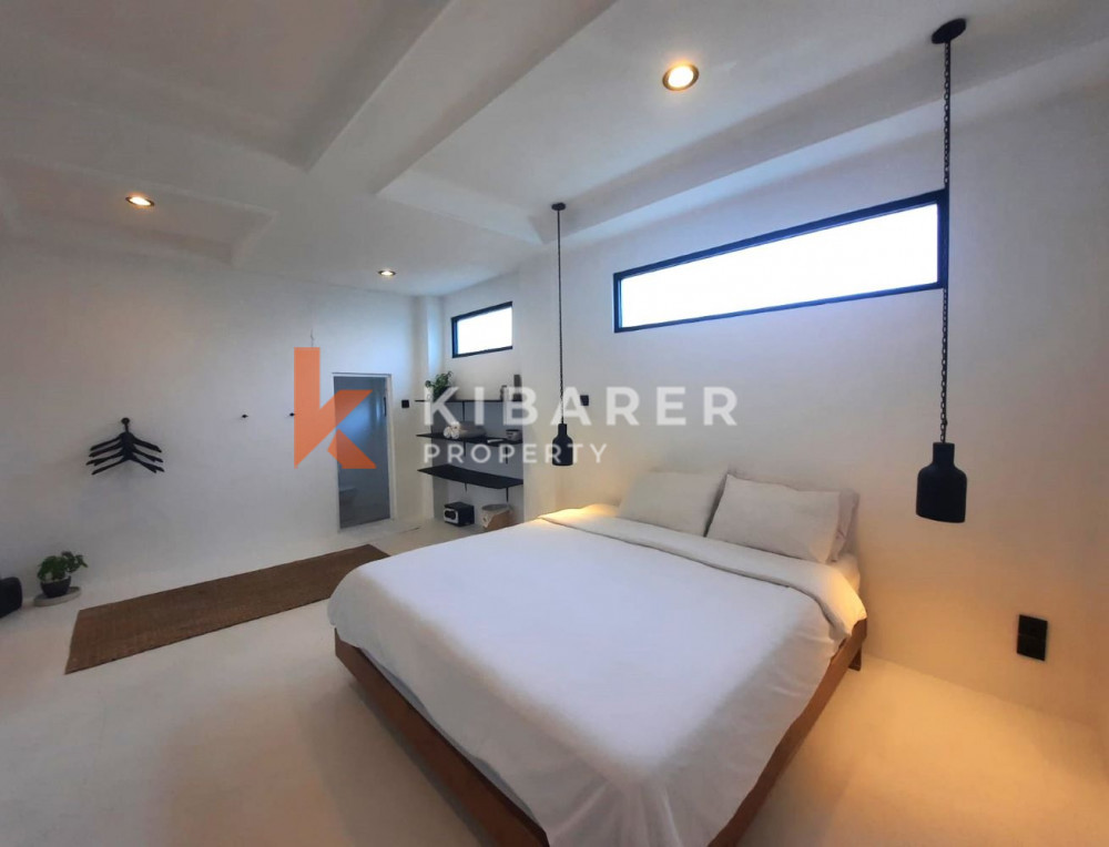 Nouvelle belle villa fermée de trois chambres située à Canggu