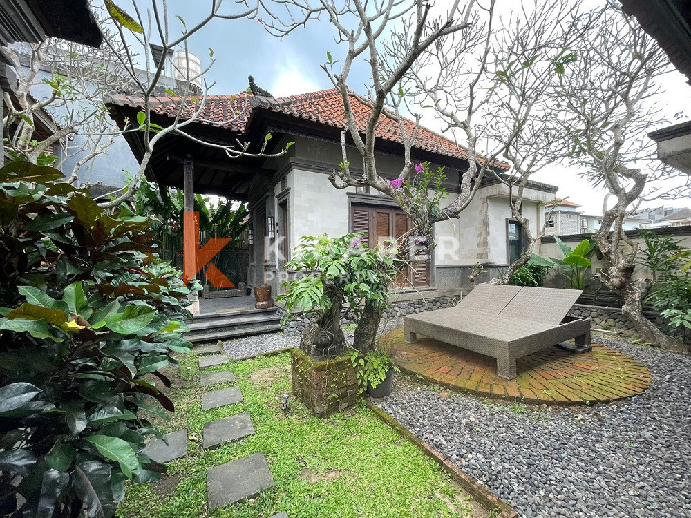 Rumah Tamu Indah Empat Kamar Tidur terletak di Denpasar (sewa minimum 2 tahun)