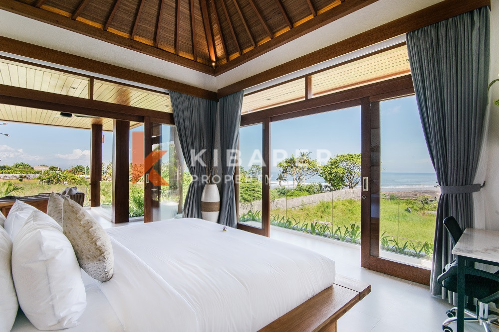 Incroyable nouvelle villa fermée de quatre chambres avec vue sur l'océan à Cemagi