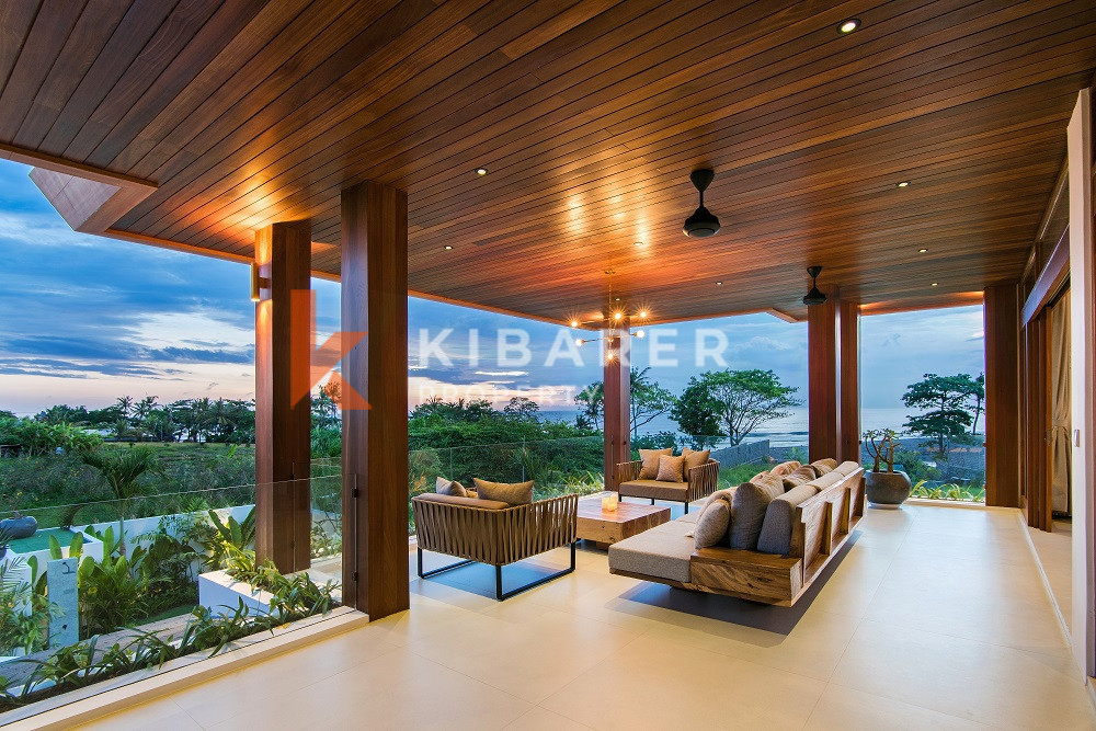 Incroyable nouvelle villa fermée de quatre chambres avec vue sur l'océan à Cemagi