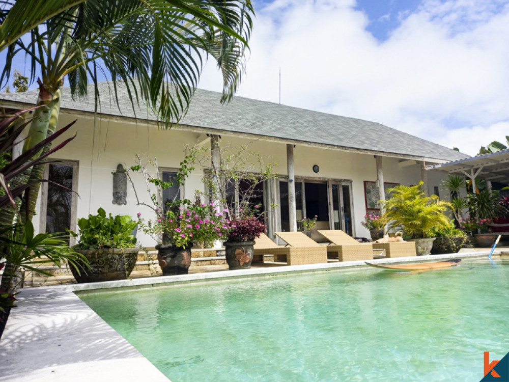 Villa moderne de style tropical avec vue imprenable à Ungasan