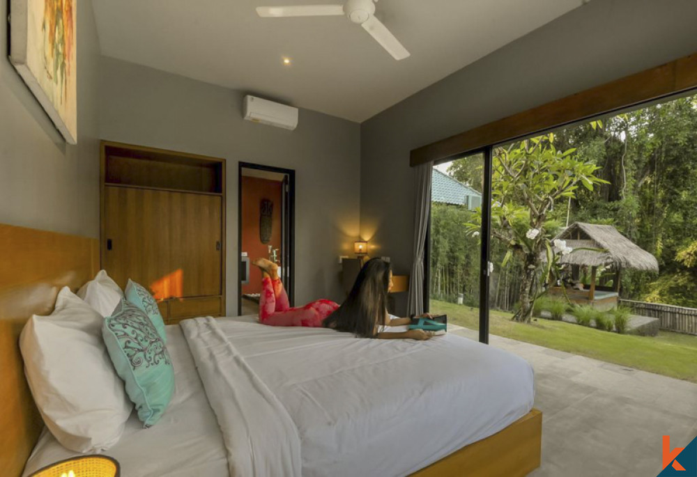 Vila Tiga Kamar Tidur Modern dengan Pemandangan Hutan untuk Disewakan