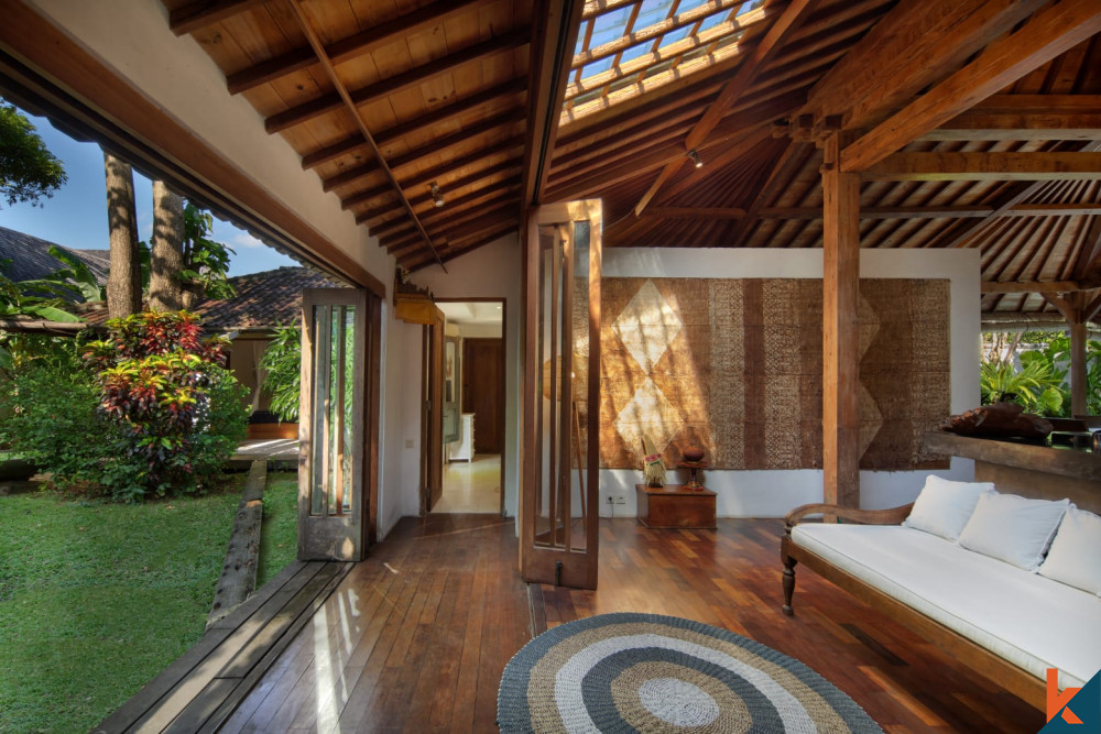 Villa Gaya Tradisional yang Menawan di Tanah Luas di Umalas untuk Dijual