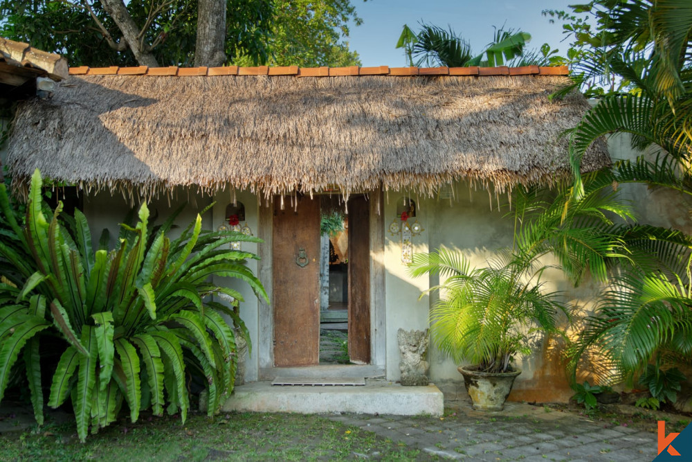 Villa Gaya Tradisional yang Menawan di Tanah Luas di Umalas untuk Dijual