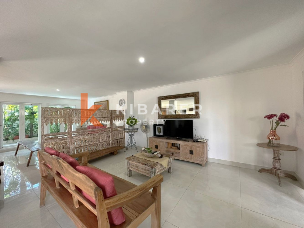 Cozy Five Bedroom Close Living Villa in Seminyak