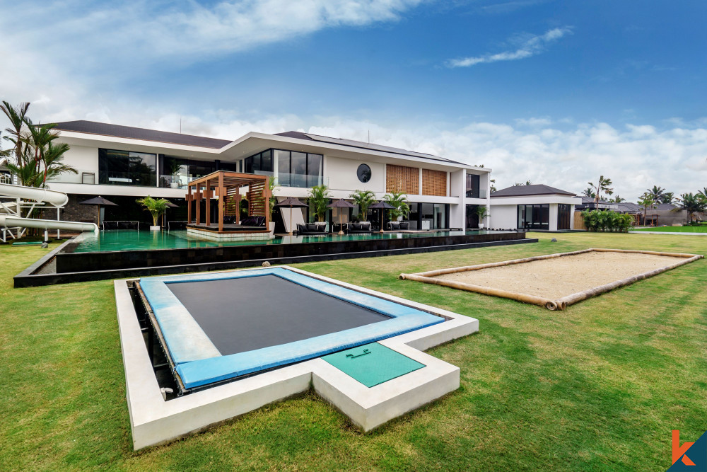 Magnificent Massive Six Bedrooms Villa