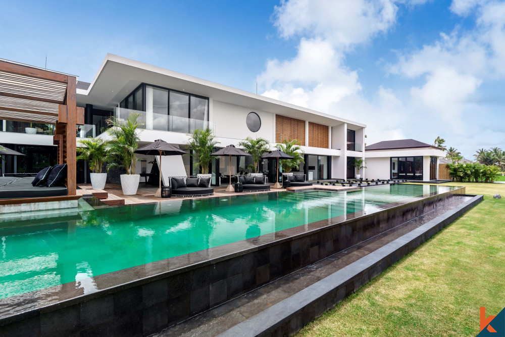 Magnificent Massive Six Bedrooms Villa