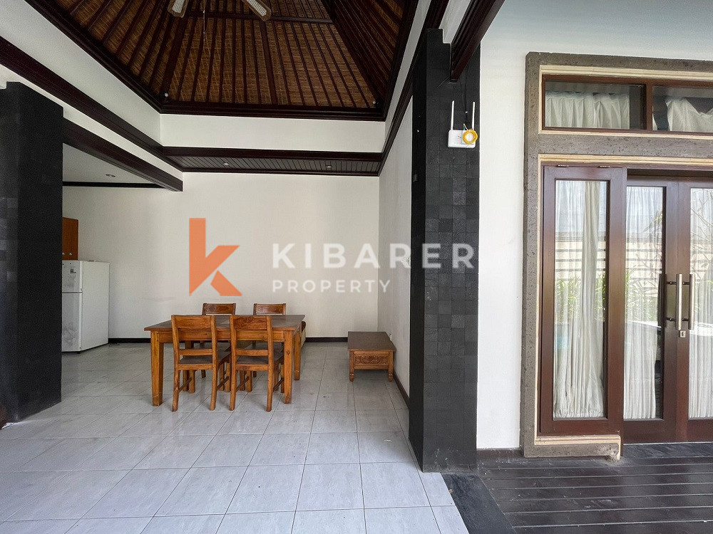 Cozy Two Bedroom Vila terletak di daerah Kerobokan yang tenang (minimal kontrak 2 tahun)