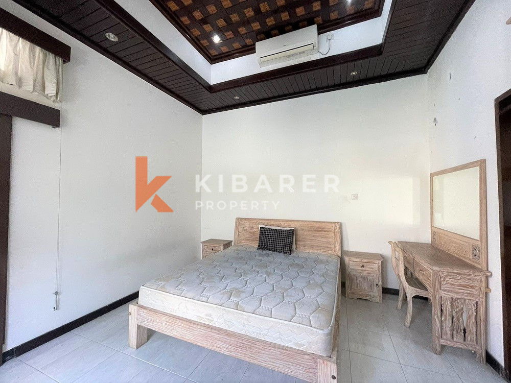 Cozy Two Bedroom Vila terletak di daerah Kerobokan yang tenang (minimal kontrak 2 tahun)