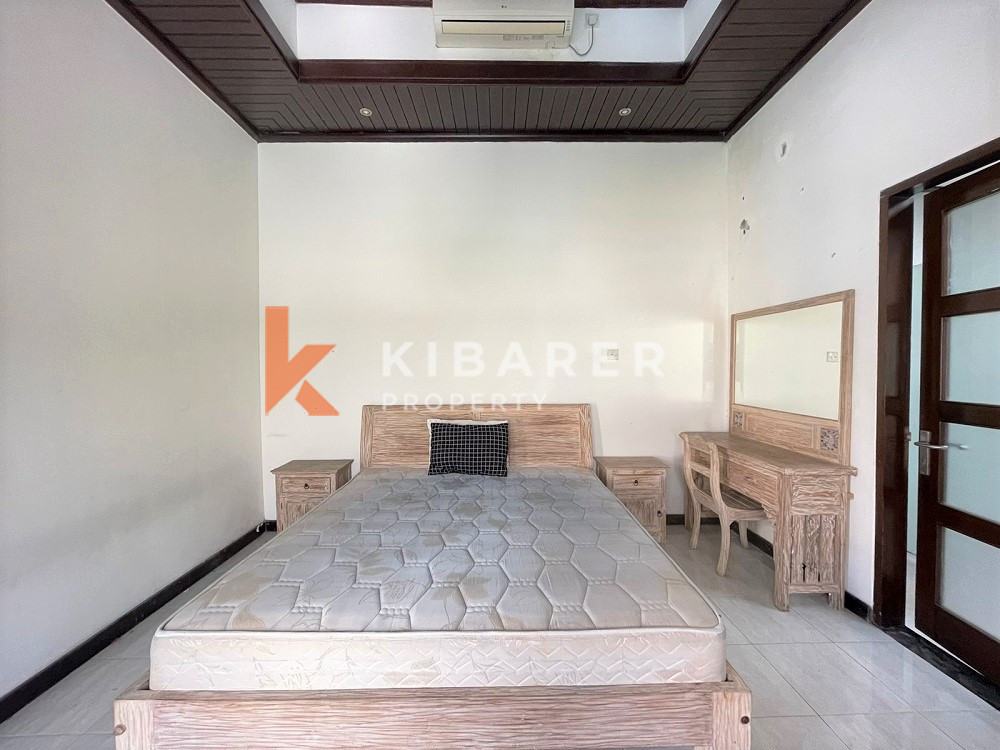 Cozy Two Bedroom Vila terletak di daerah Kerobokan yang tenang (minimal kontrak 2 tahun)