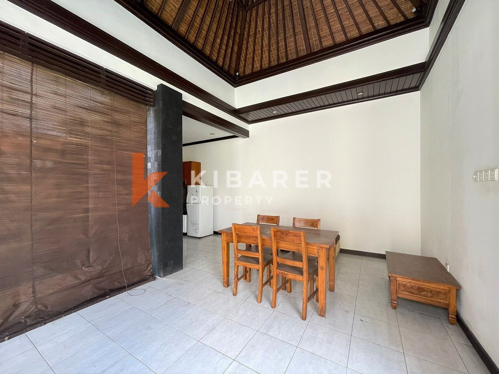 Cozy Two Bedroom Vila terletak di daerah Kerobokan yang tenang (minimal kontrak 2 tahun)