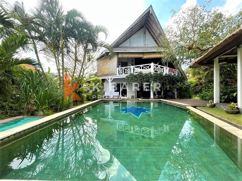 Près de la plage Belle villa de quatre chambres située à Berawa