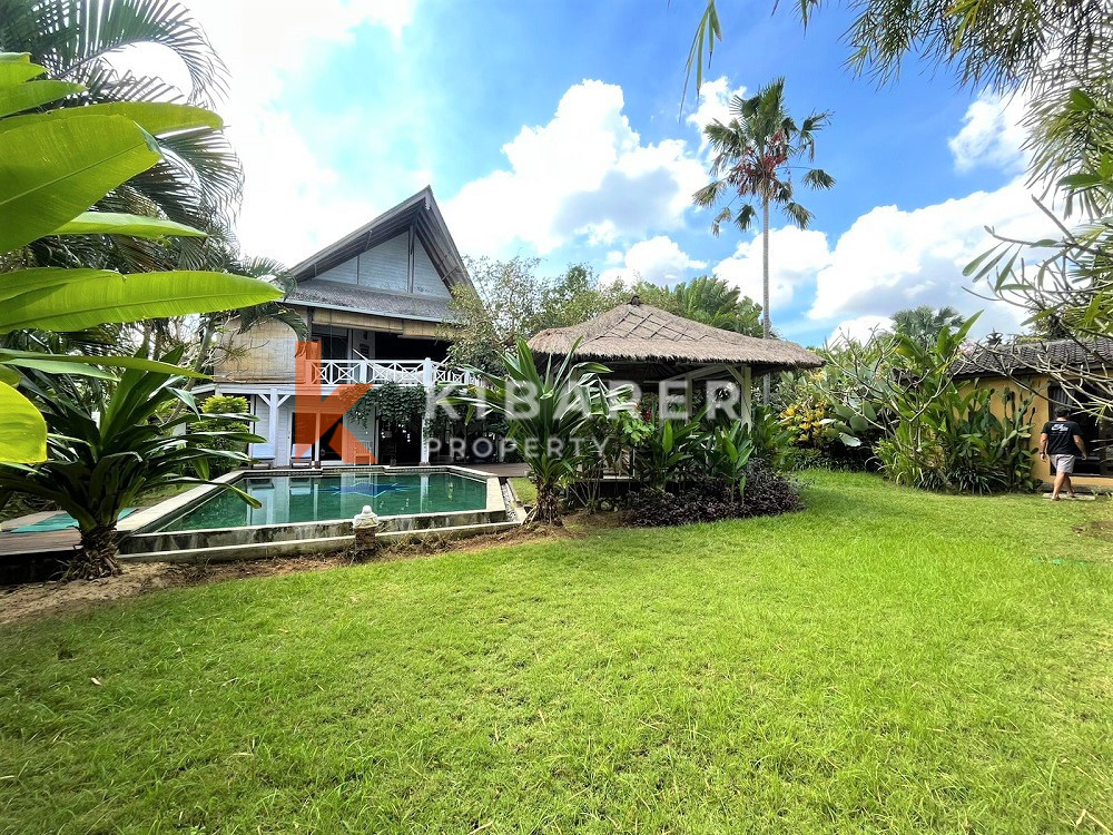 Near The Beach Beautiful Four Bedroom villa Terletak Di Berawa