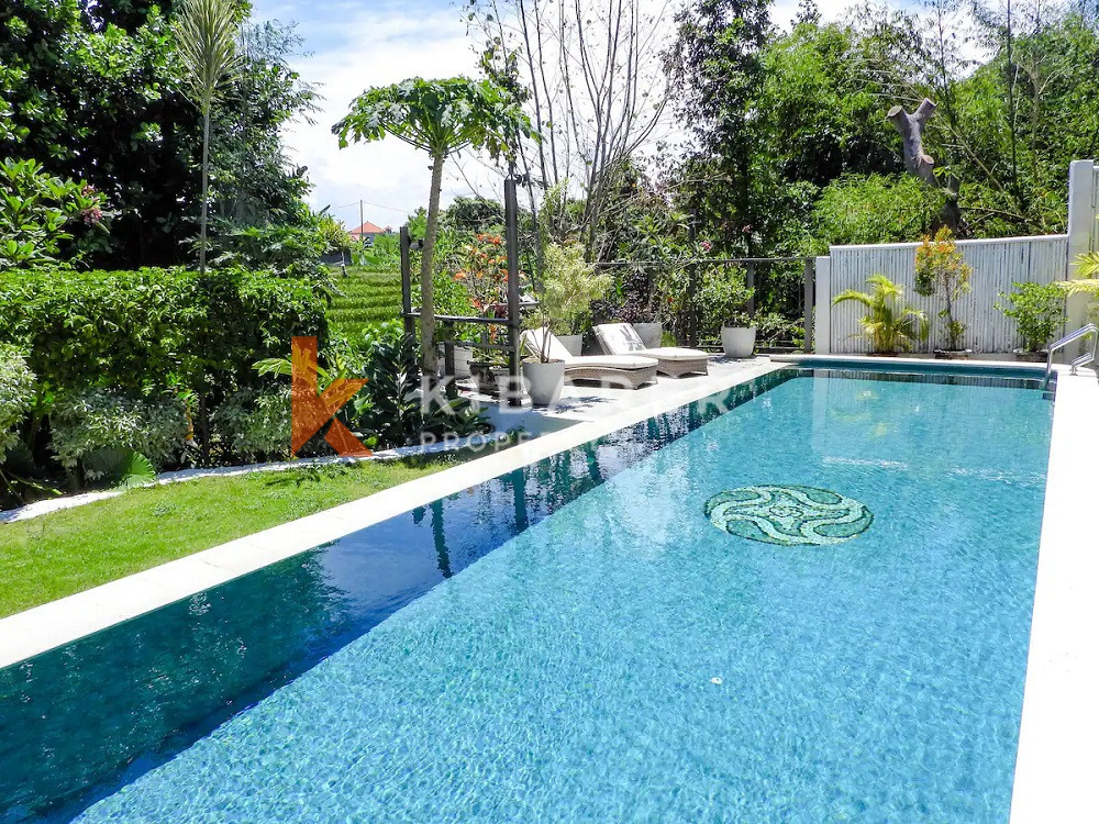 Incroyable villa classique fermée de six chambres située au cœur de Batu Bolong