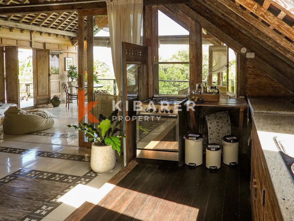 Amazing Classic Six Bedrooms Enclosed Living Villa Situated In The Heart Of Batu Bolong