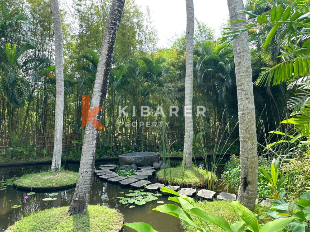 Villa de Luxe de Cinq Chambres Située au Coeur de Pererenan