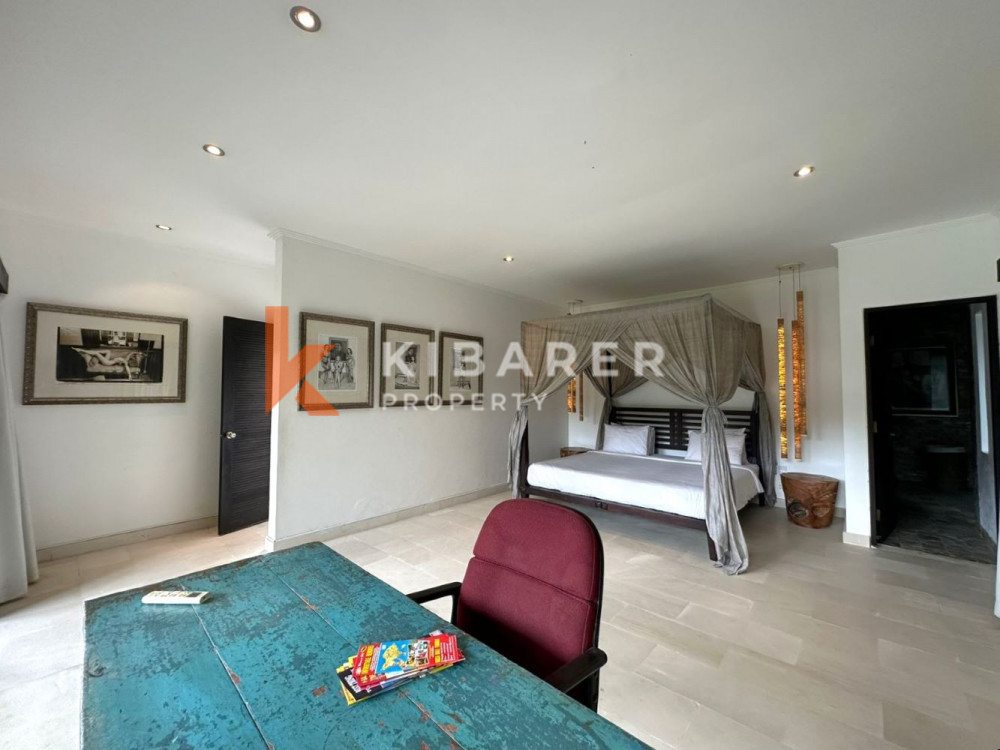 Villa de Luxe de Cinq Chambres Située au Coeur de Pererenan