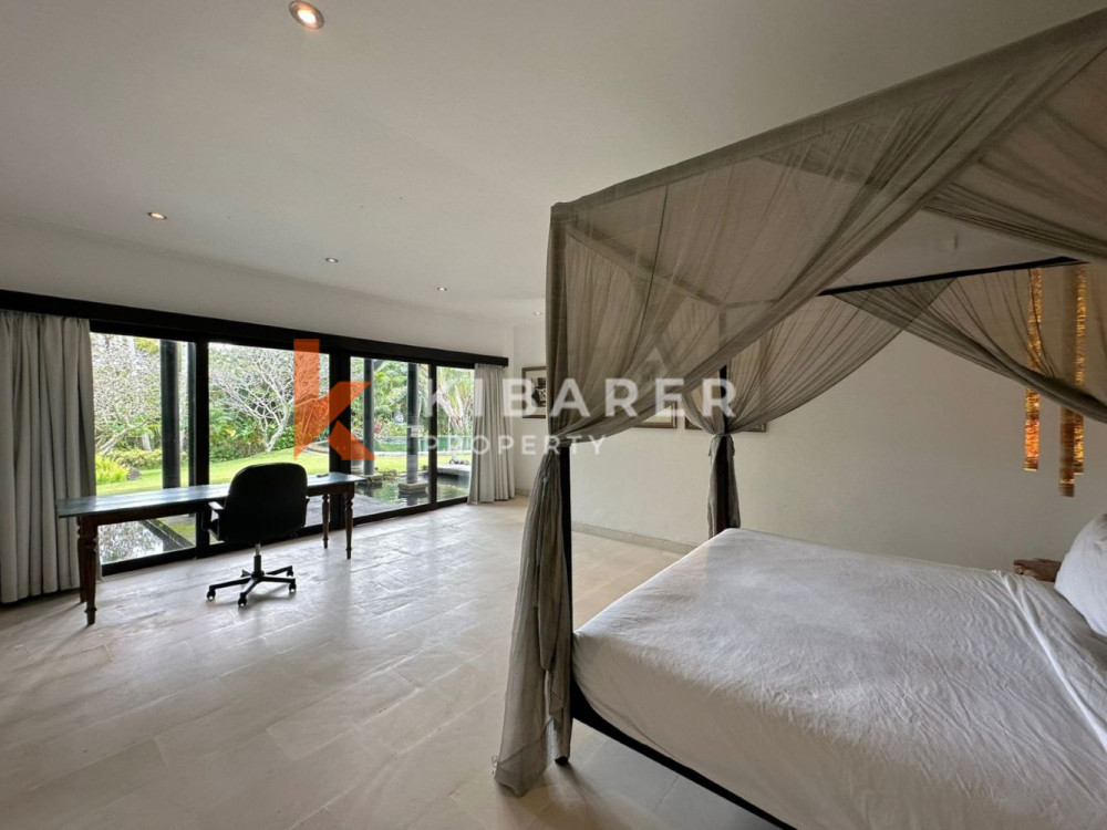 Villa de Luxe de Cinq Chambres Située au Coeur de Pererenan