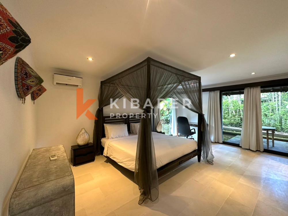 Villa de Luxe de Cinq Chambres Située au Coeur de Pererenan