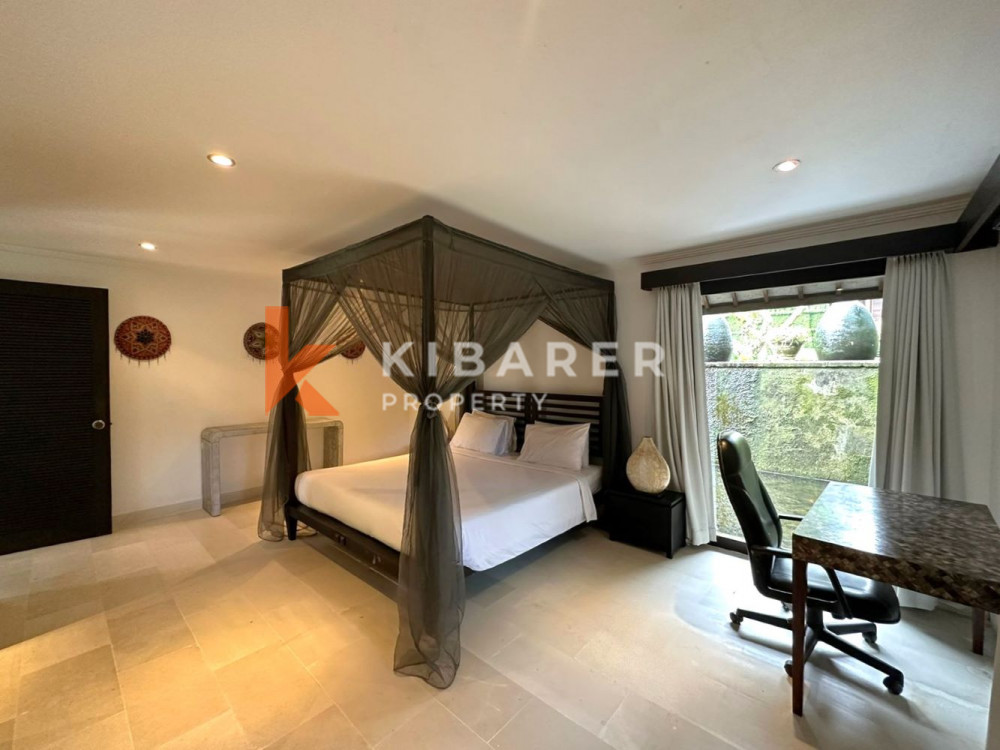 Villa de Luxe de Cinq Chambres Située au Coeur de Pererenan