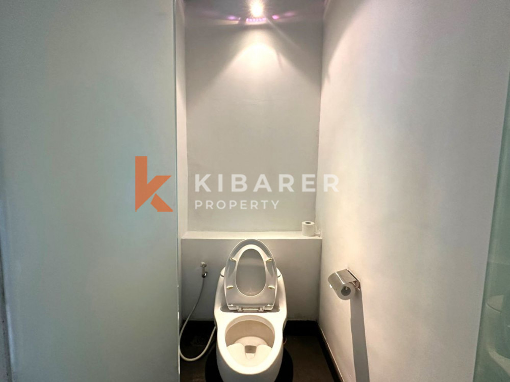 Villa de Luxe de Cinq Chambres Située au Coeur de Pererenan