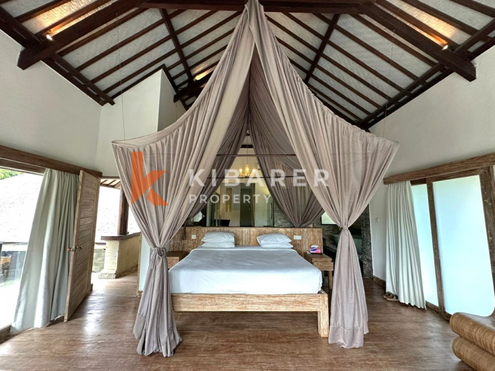 Villa de Luxe de Cinq Chambres Située au Coeur de Pererenan