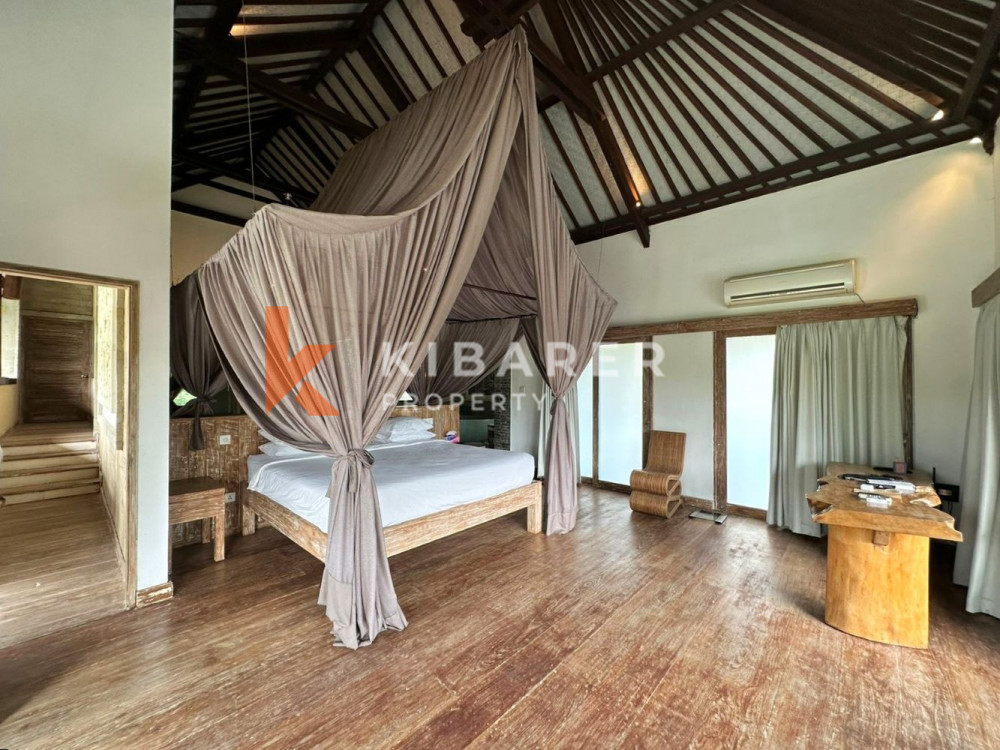 Villa de Luxe de Cinq Chambres Située au Coeur de Pererenan