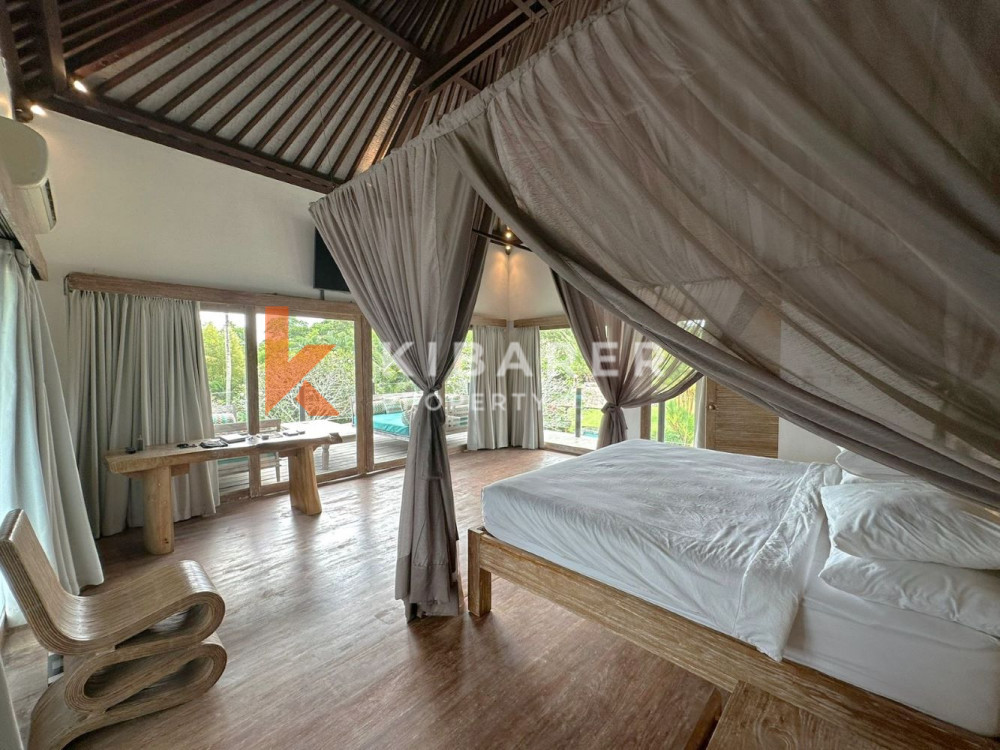 Villa de Luxe de Cinq Chambres Située au Coeur de Pererenan