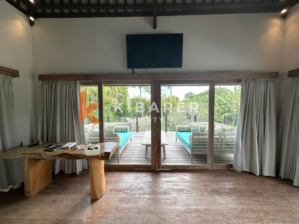 Villa de Luxe de Cinq Chambres Située au Coeur de Pererenan